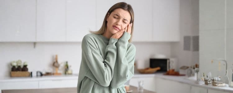 10 Natural Ingredients That Can Soothe Discomfort Associated with Pyorrhea